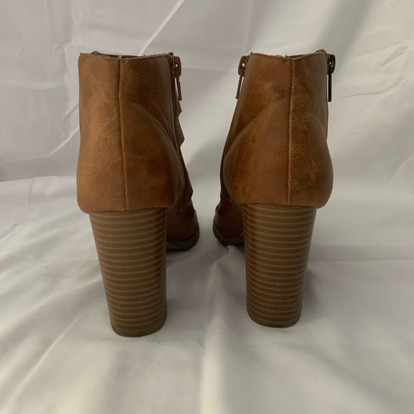 Report brown leather peep toe heeled booties. - Picture 6 of 7